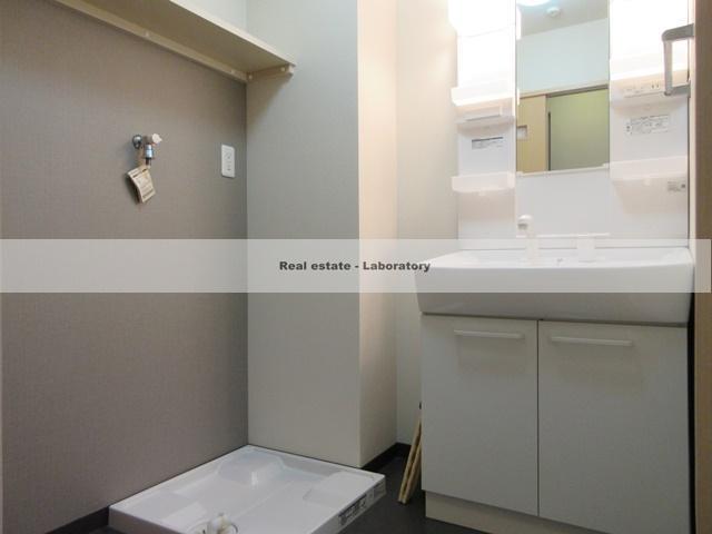洗面設備　※参考として他のお部屋の写真