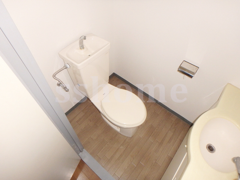 トイレ　トイレには洗面台があります☆