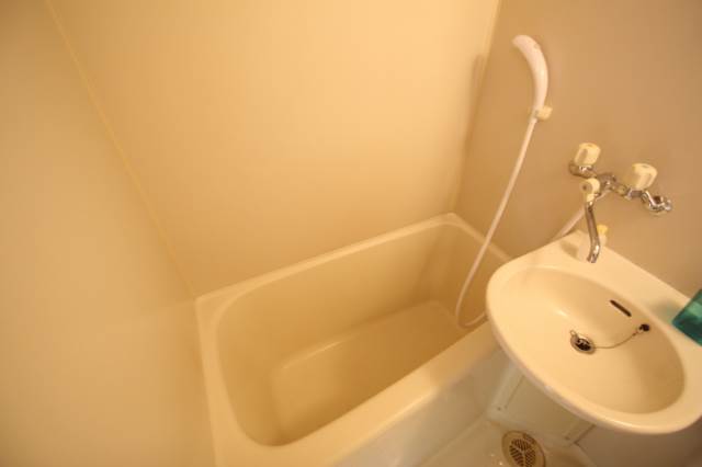 バス・シャワールーム　綺麗なバスタブです。（イメージ写真）