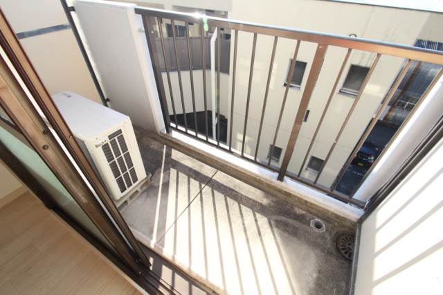 バルコニー　使い方自由なベランダです。（イメージ写真）