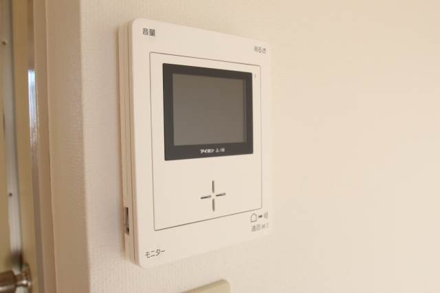 セキュリティ　ＴＶモニター付きで来客者を確認できます。（イメージ写真）