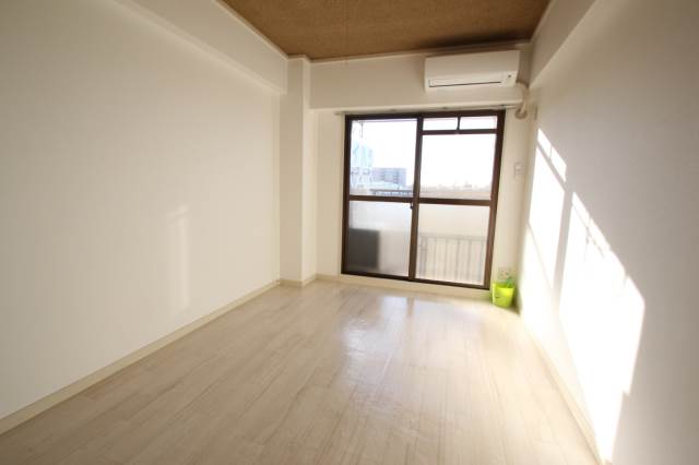 居室・リビング　日当たり良好な明るいお部屋です。（イメージ写真）