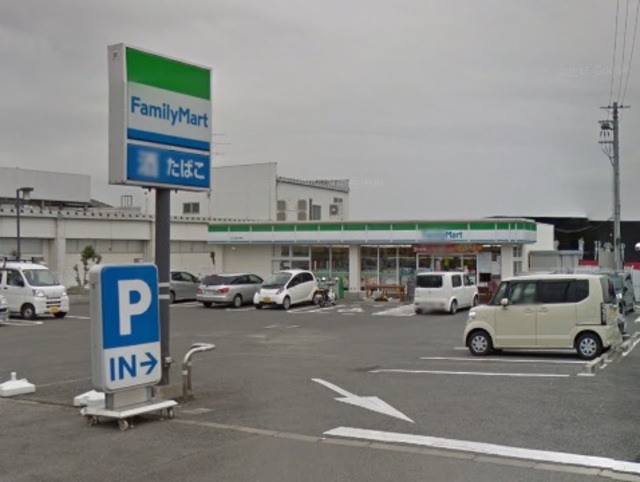 コンビニ　ファミリーマート（コンビニ）まで861m
