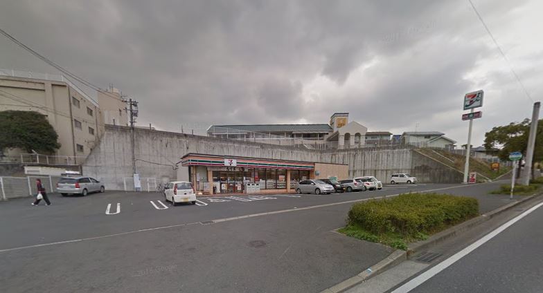 コンビニ　セブンイレブン 八幡浅川1丁目店（コンビニ）まで759m