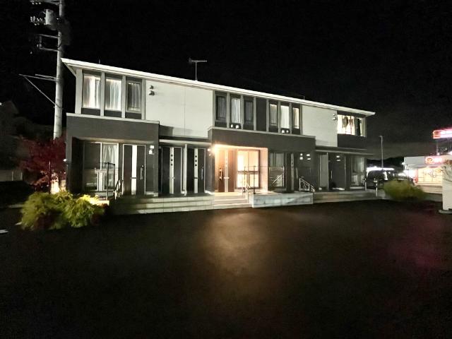 建物外観　外観写真（夜）