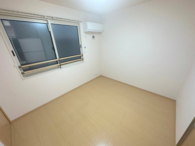 居室・リビング　家具配置がしやすいですね。