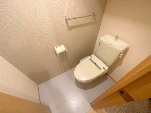 トイレ　綺麗なトイレにはウォシュレット標準装備です。