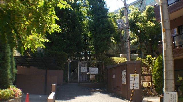 大学・短大　関大工学部裏出入口（大学・短大）まで306m