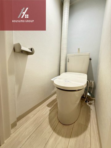 トイレ　落ち着いた色調のトイレです
