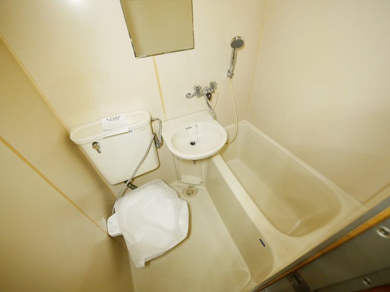 バス・シャワールーム　シャワー・洗面台・トイレ