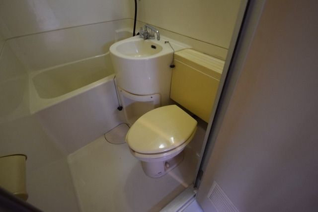 トイレ　～ユニットバスのトイレはお掃除がしやすいんですよ～