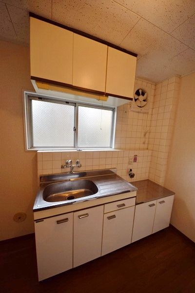 キッチン　～キッチンに窓があるので換気が出来ますよ～