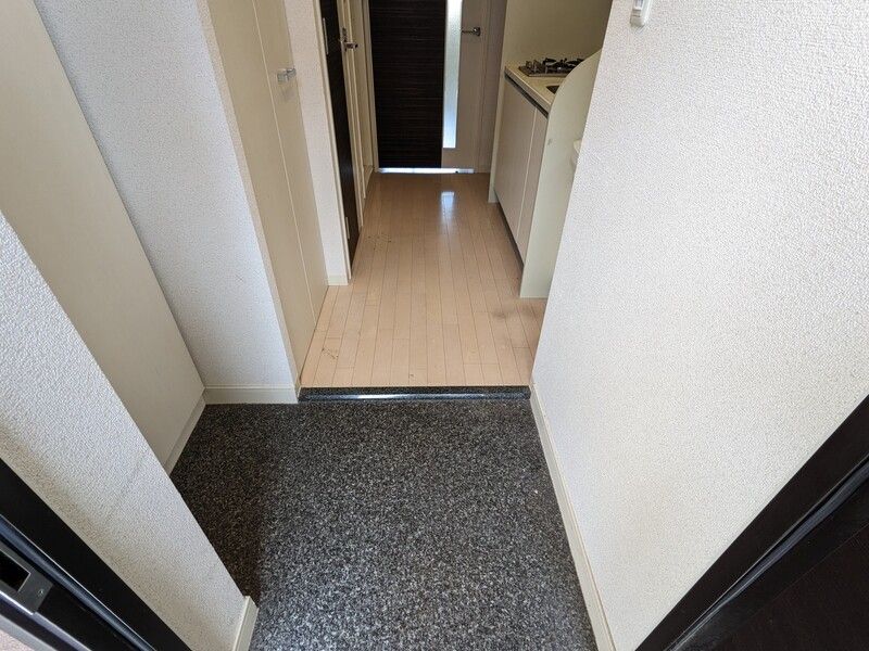 玄関　同物件別部屋写真