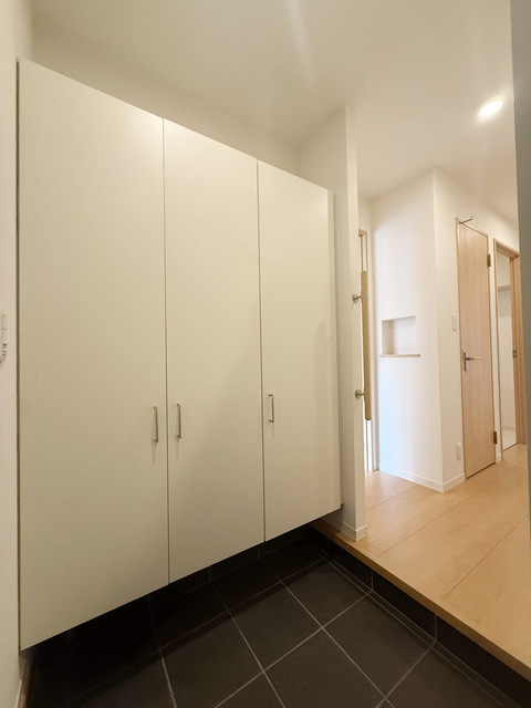 玄関　￣収納多い玄関～別号室参考写真