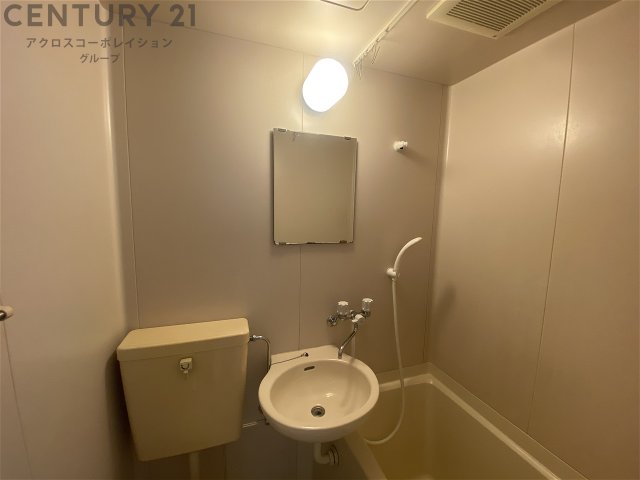 洗面設備　浴室内に洗面台付き！