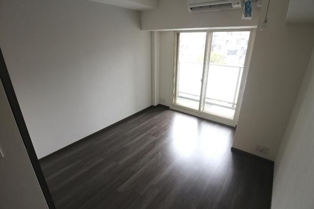 居室・リビング　★シックな雰囲気の落ち着いたお部屋★