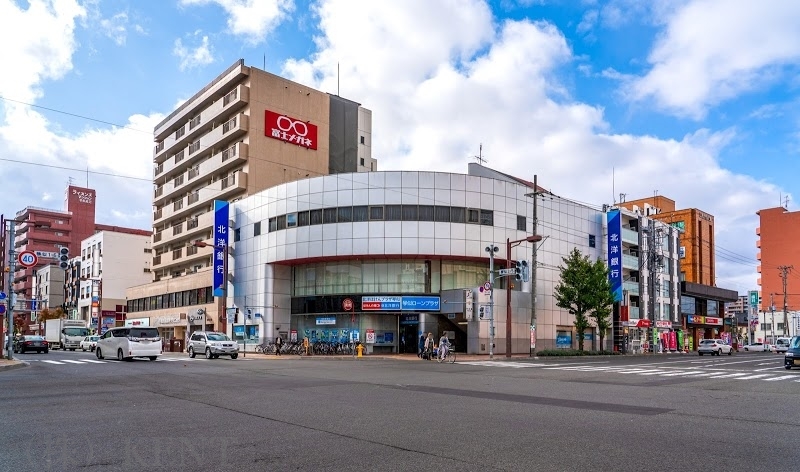 銀行　北洋銀行琴似中央支店（銀行）まで180m