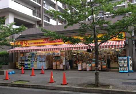 ドラックストア　どらっぐぱぱす 小松川店（ドラッグストア）まで322m
