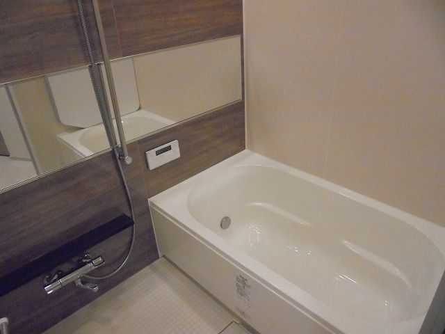 バス・シャワールーム　【浴室】浴室