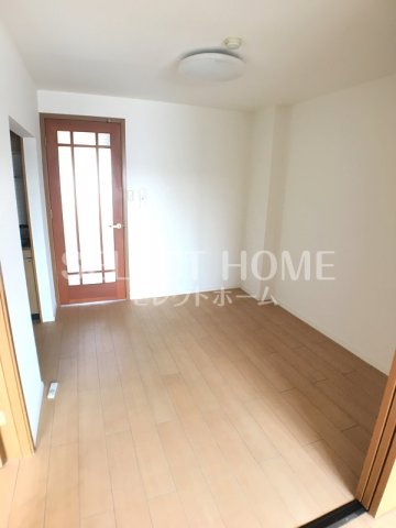 居室・リビング　ゆったり過ごせる居間です