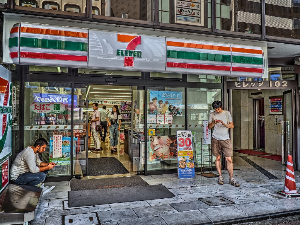 コンビニ　セブンイレブン 三鷹駅赤鳥居通り店（コンビニ）まで178m