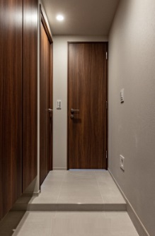 玄関　※別部屋参考写真