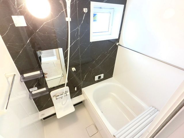 バス・シャワールーム　広めなユニットバスです。
