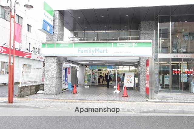 コンビニ　ファミリーマート（コンビニ）まで300m