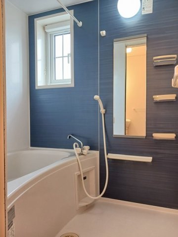 バス・シャワールーム　落ち着いた空間のお風呂です