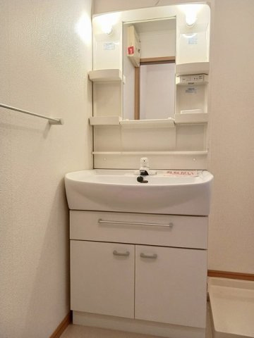 洗面設備　スペースが確保できる洗面所です