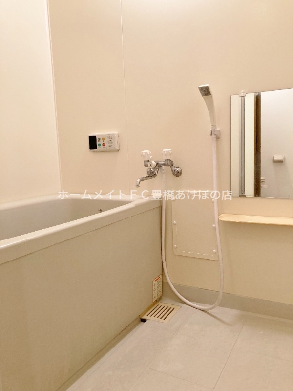 バス・シャワールーム　同型別部屋写真（反転）