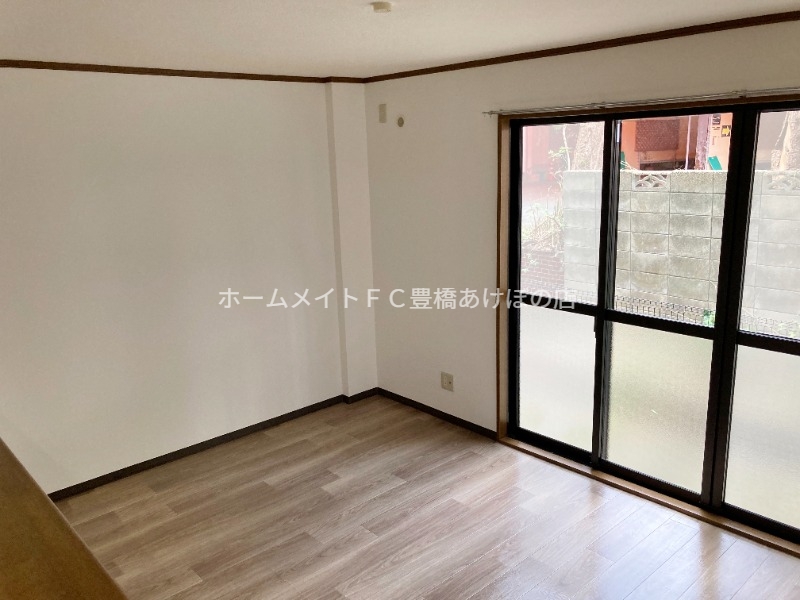 居室・リビング　同型別部屋写真（反転）