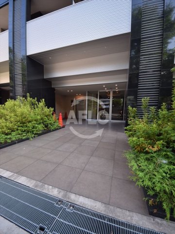 エントランス　プレサンスタワー難波　オシャレなエントランス