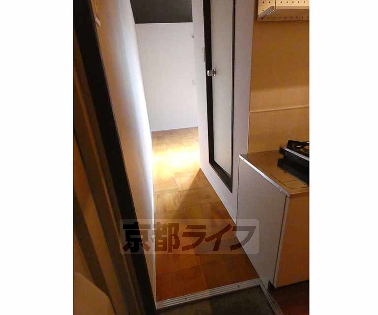 その他部屋・スペース　玄関から見た廊下です