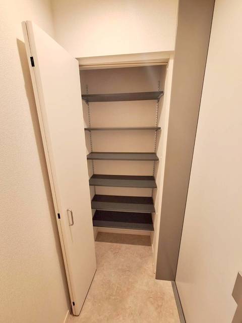 玄関　玄関にはシューズボックスあり