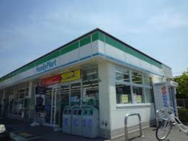 コンビニ　ファミリーマート川西中央店（コンビニ）まで443m