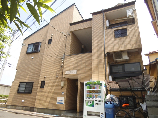 建物外観　青空との色合いが良いアパートです☆
