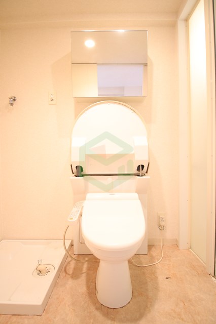 トイレ　落ち着いた色調のトイレです