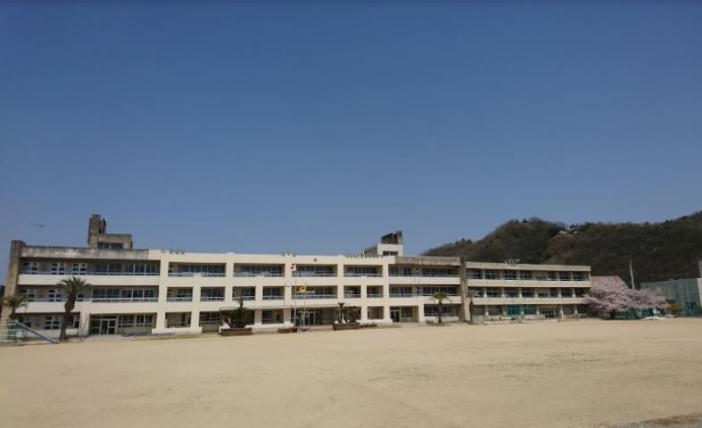 小学校　新市小学校（小学校）まで2245m