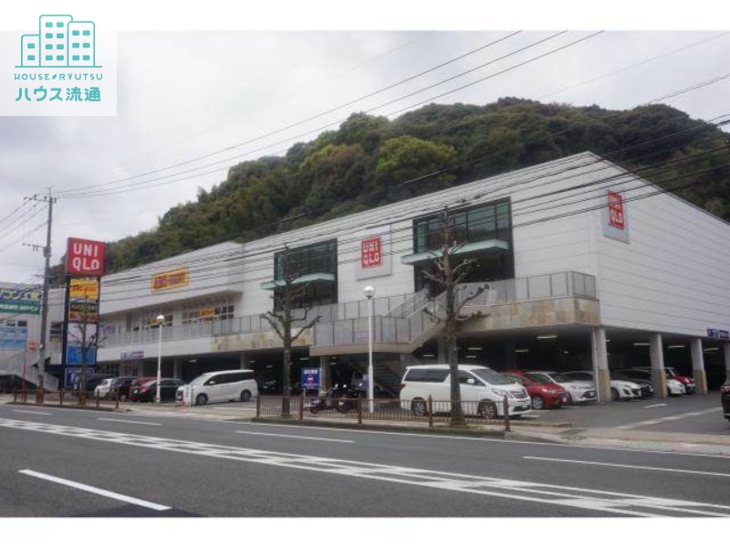 ショッピングセンター　ユニクロケイズタウン長崎時津店（ショッピングセンター）まで440m