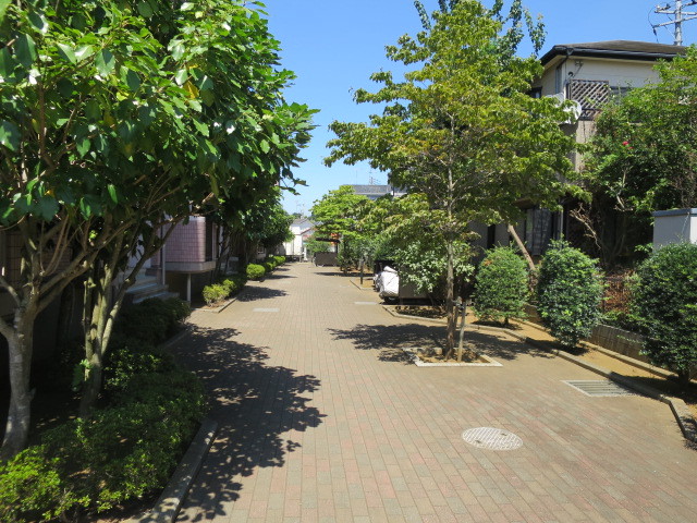 その他　建物までのアプローチ部分です。