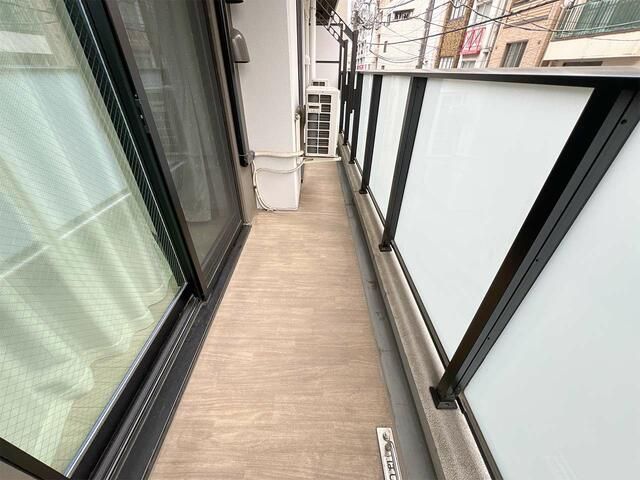 バルコニー　開放的で明るい空間を演出してくれるバルコニーです