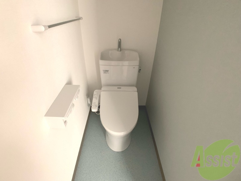 トイレ　トイレになります。温水洗浄便座なので快適に使えそうですね！