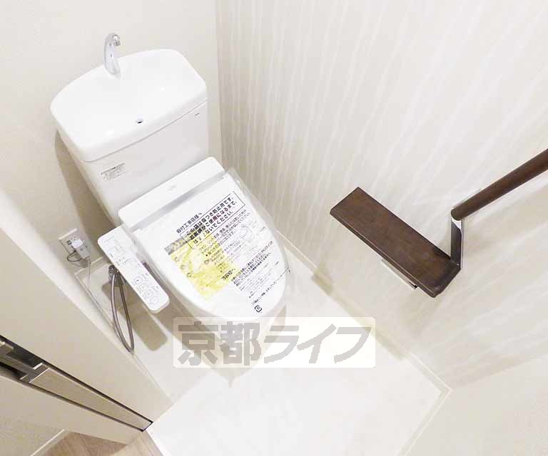 トイレ　ウォシュレットつき