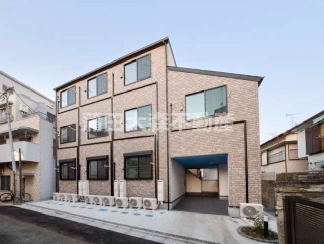 建物外観　2017年12月築　木造地上3階建て総戸数10戸　東京都大田