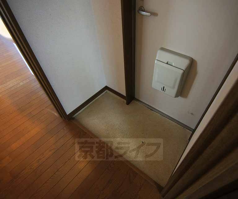 玄関　東にございます玄関です。