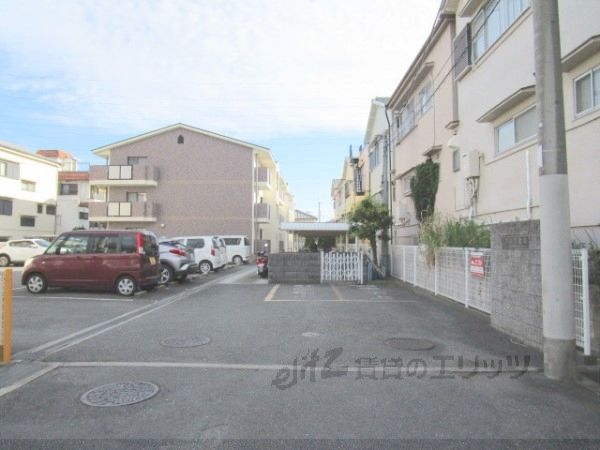 駐車場　駐車場