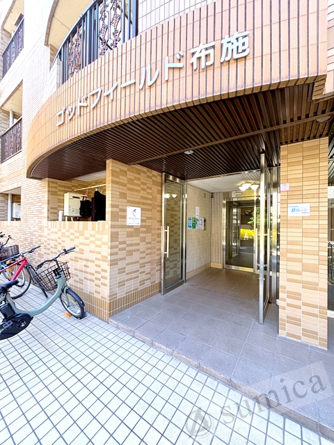 エントランス　落ち着いたエントランス。マンションを演出します。