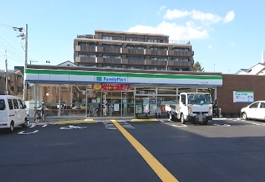 コンビニ　ファミリーマート 生江三丁目店（コンビニ）まで351m