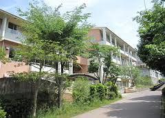 中学校　有野北中学校（中学校）まで608m